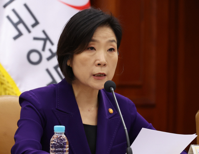 오영주 중소벤처기업부 장관이 지난 2일 서울 종로구 정부서울청사에서 열린 경제관계장관회의에서 발언하고 있다. <연합뉴스>